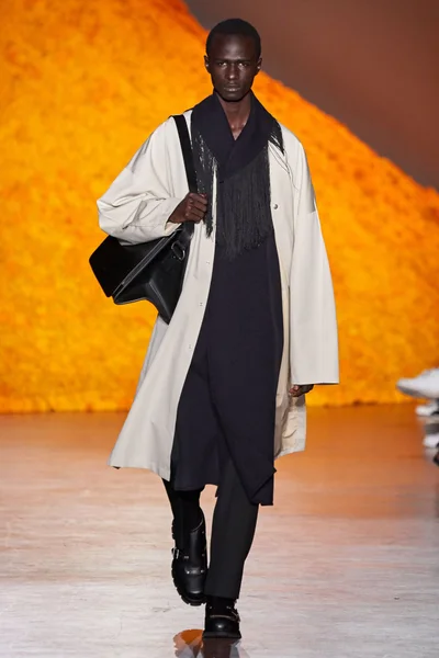 Look 10